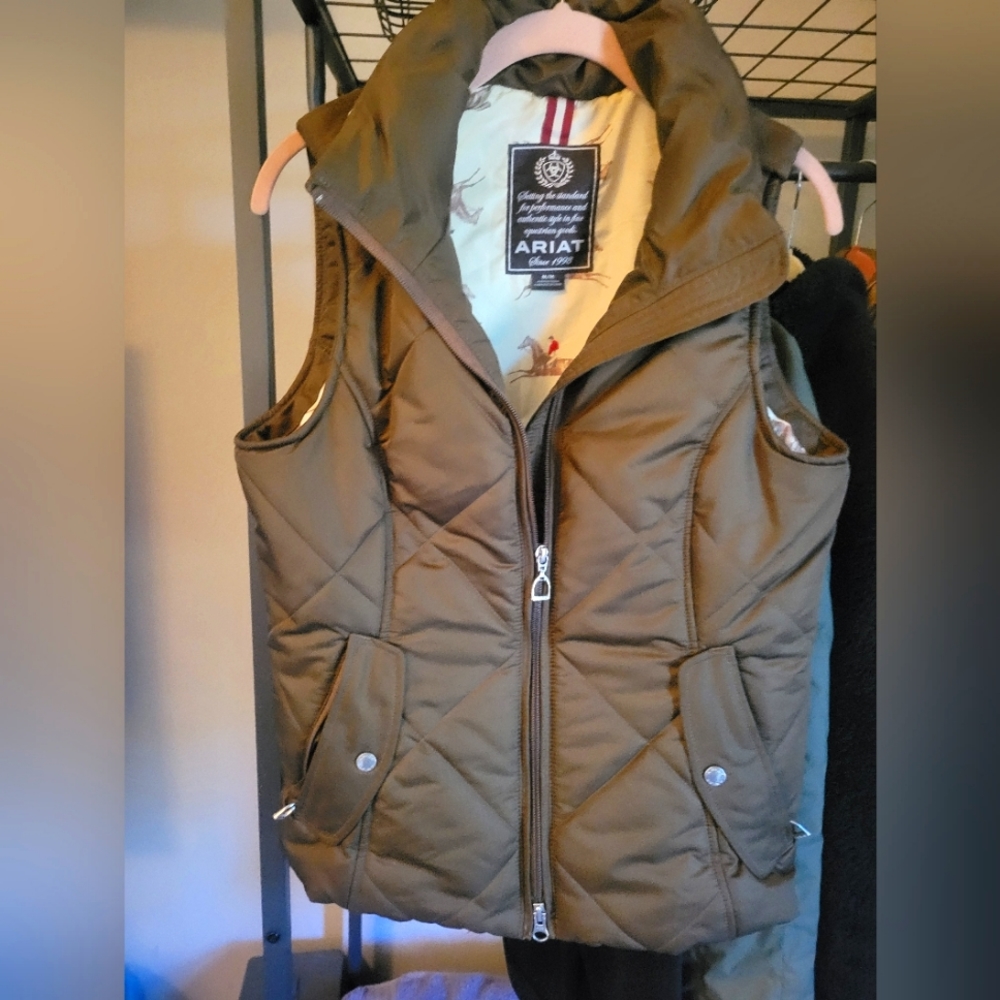 Brown Ariat quilted vest